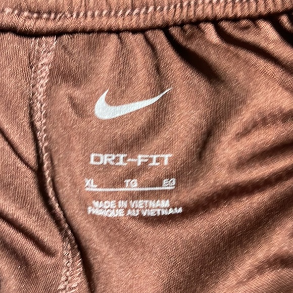 NWT Women’s Nike fly shorts - Picture 4 of 6